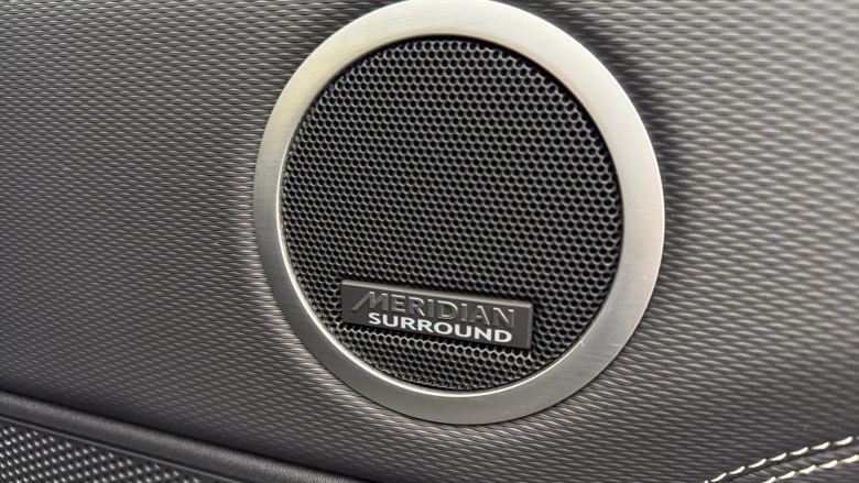 Land Rover Discovery 3.0 D300 R-Dynamic HSE 5dr Auto Diesel Station Wagon